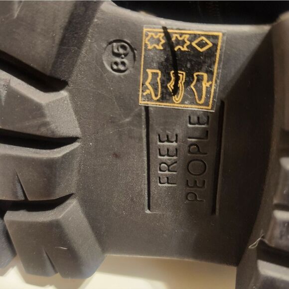 New Free People "Jones" Lug Sole Black Leather Lace-Up Combat Boots Sz.8.5 $278 - Picture 11 of 13